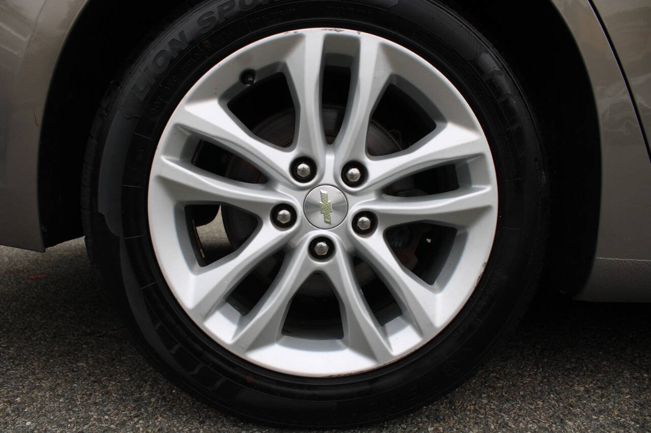 Used 2017 Chevrolet Malibu LT w/ Leather Package FWD image 21