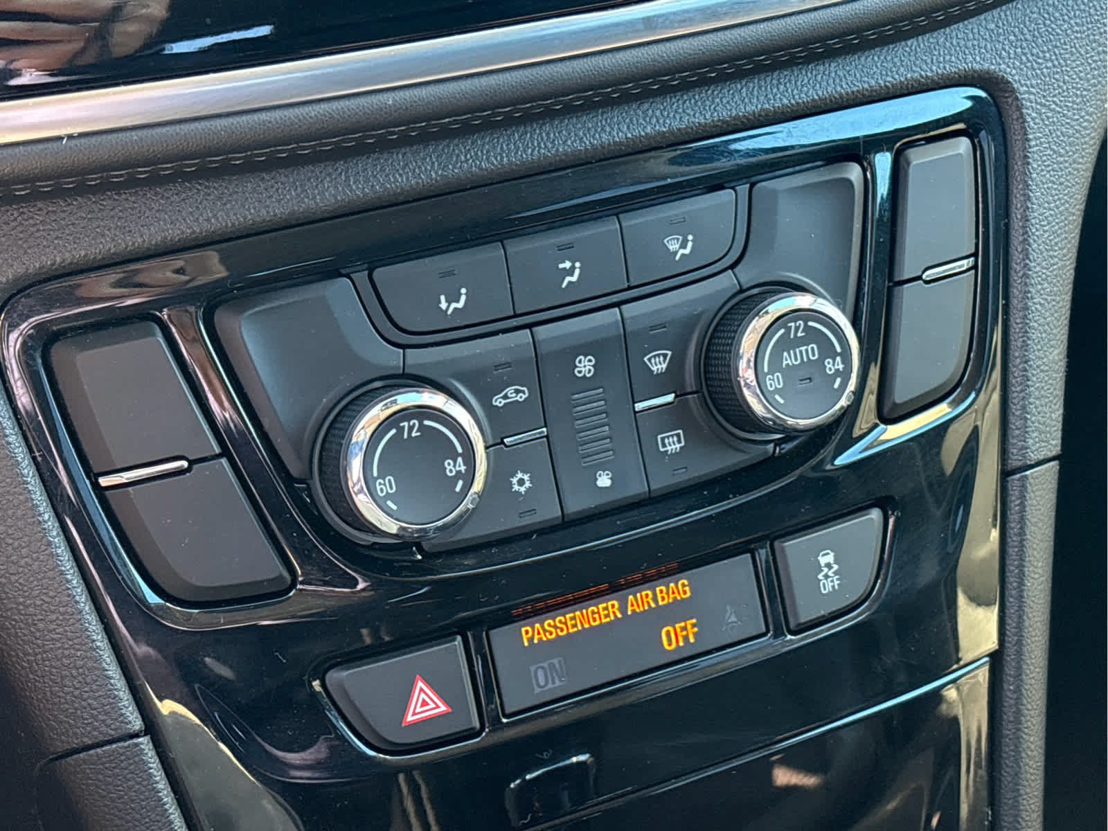 Certified 2018 Buick Encore Preferred AWD/4WD image 16