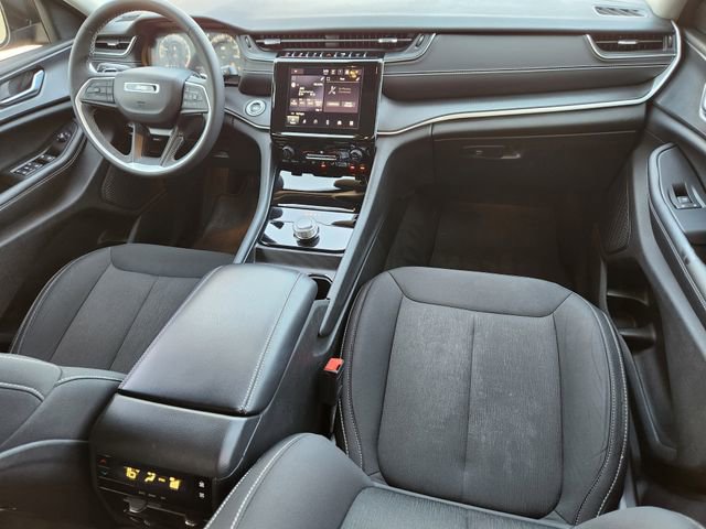 Used 2024 Jeep Grand Cherokee L Laredo image 23