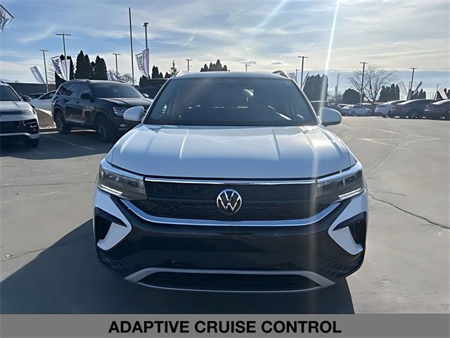 Used 2023 Volkswagen Taos SE w/ Panoramic Sunroof Package image 8