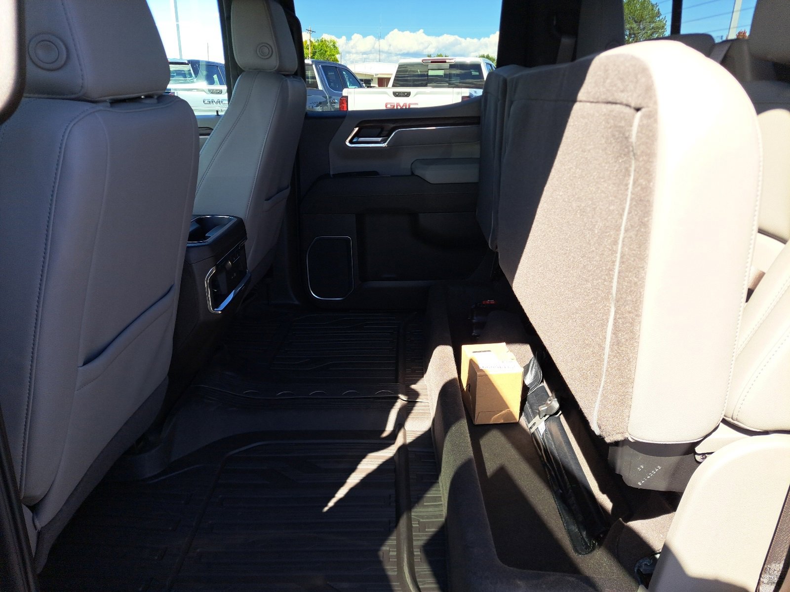 New 2026 GMC Sierra 1500 SLT w/ SLT Premium Package image 30