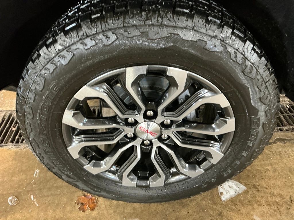 Certified 2025 GMC Canyon Denali AWD/4WD image 11