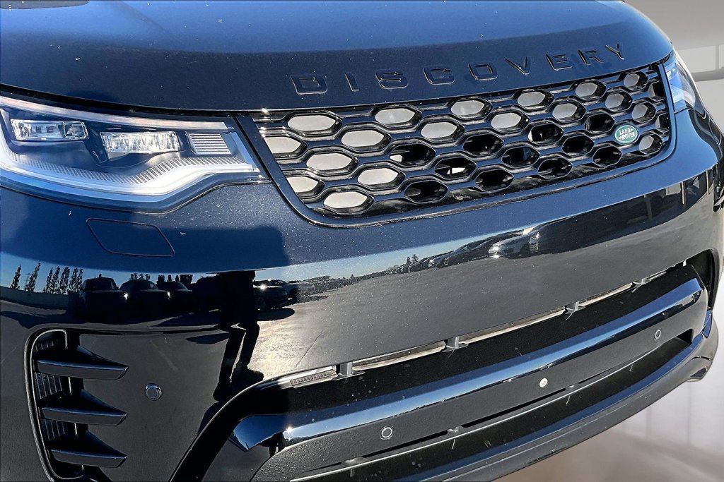 Certified 2025 Land Rover Discovery Dynamic SE AWD/4WD image 32