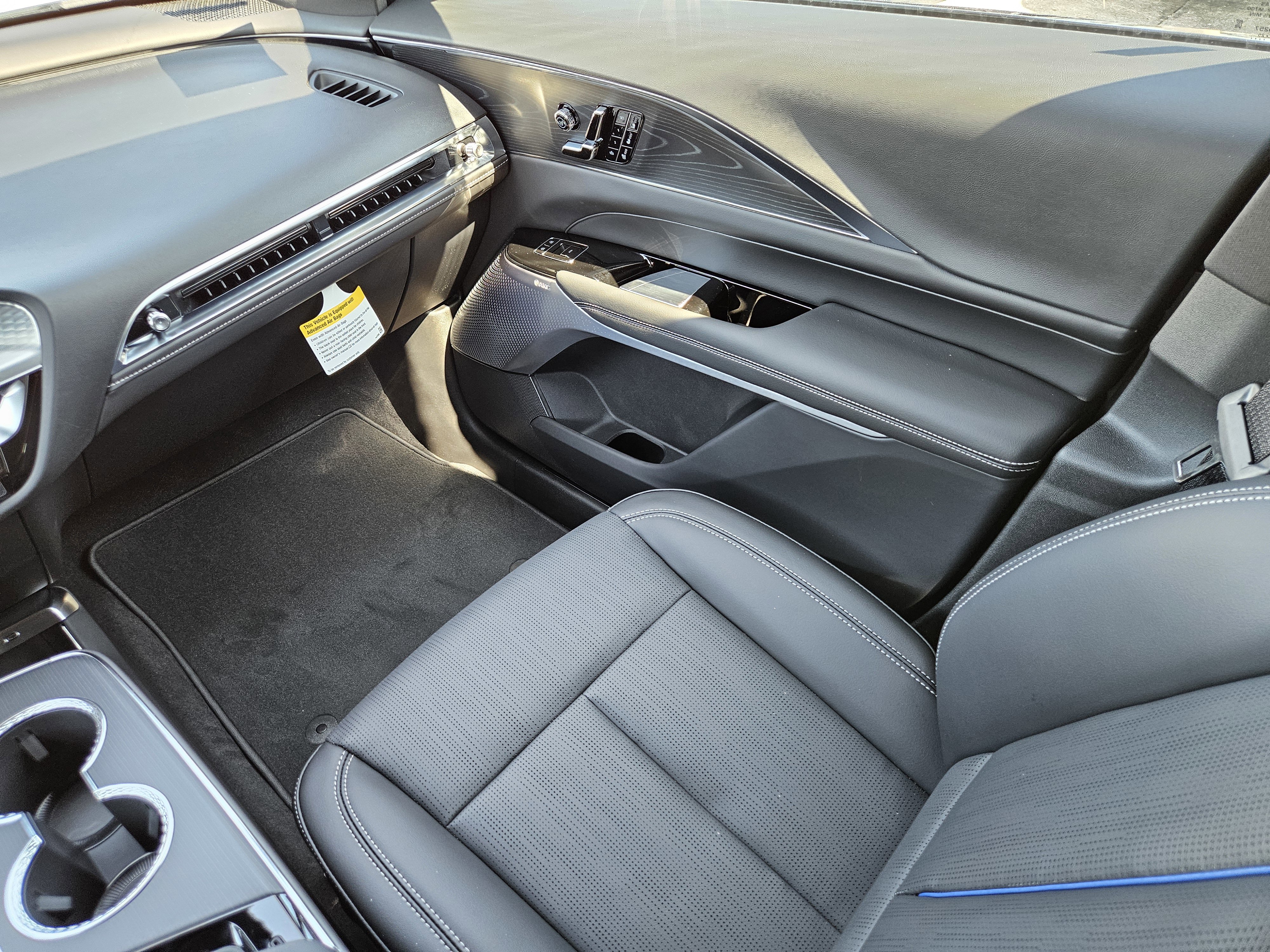 New 2026 Cadillac Lyriq V image 17