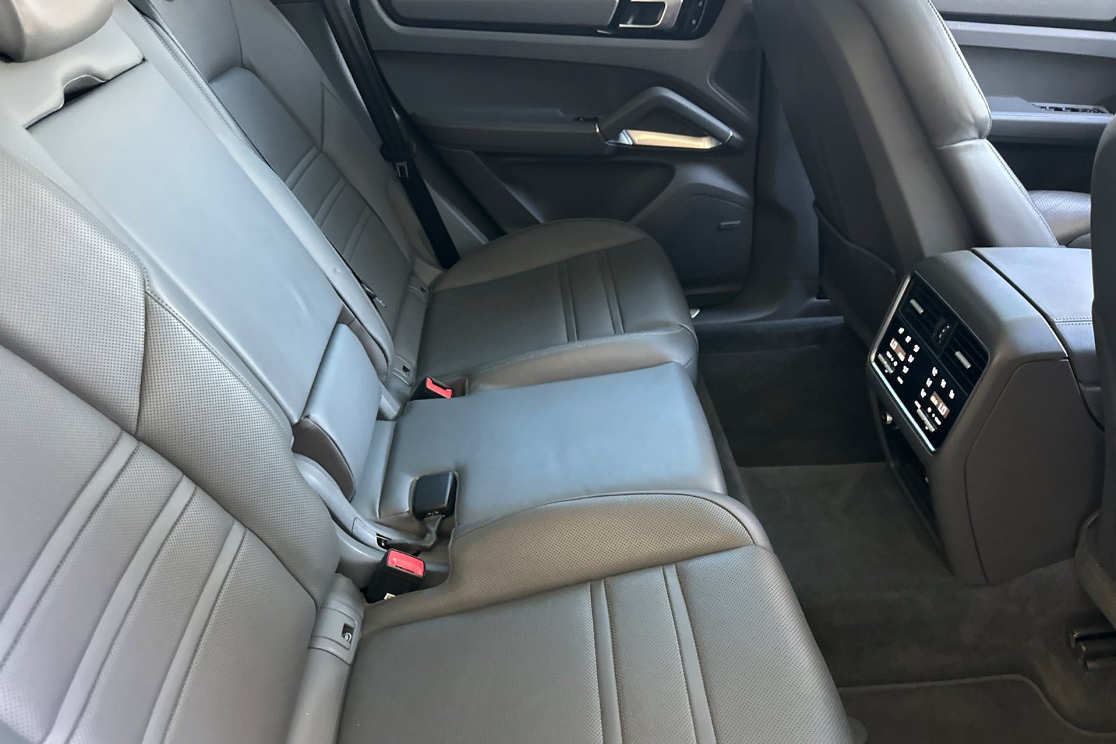 Used 2019 Porsche Cayenne Turbo AWD/4WD image 30