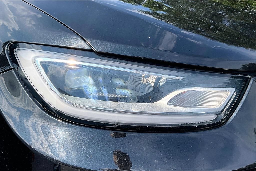 Used 2024 Chrysler Pacifica Premium FWD image 32