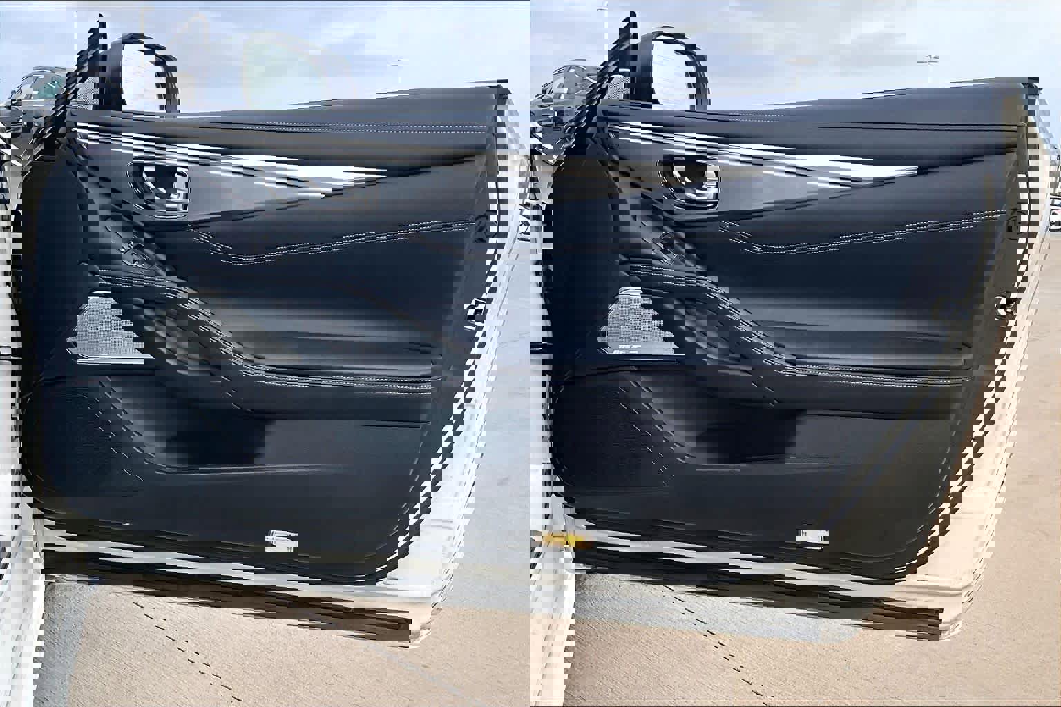 Used 2017 INFINITI Q60 w/ Cargo Package image 20