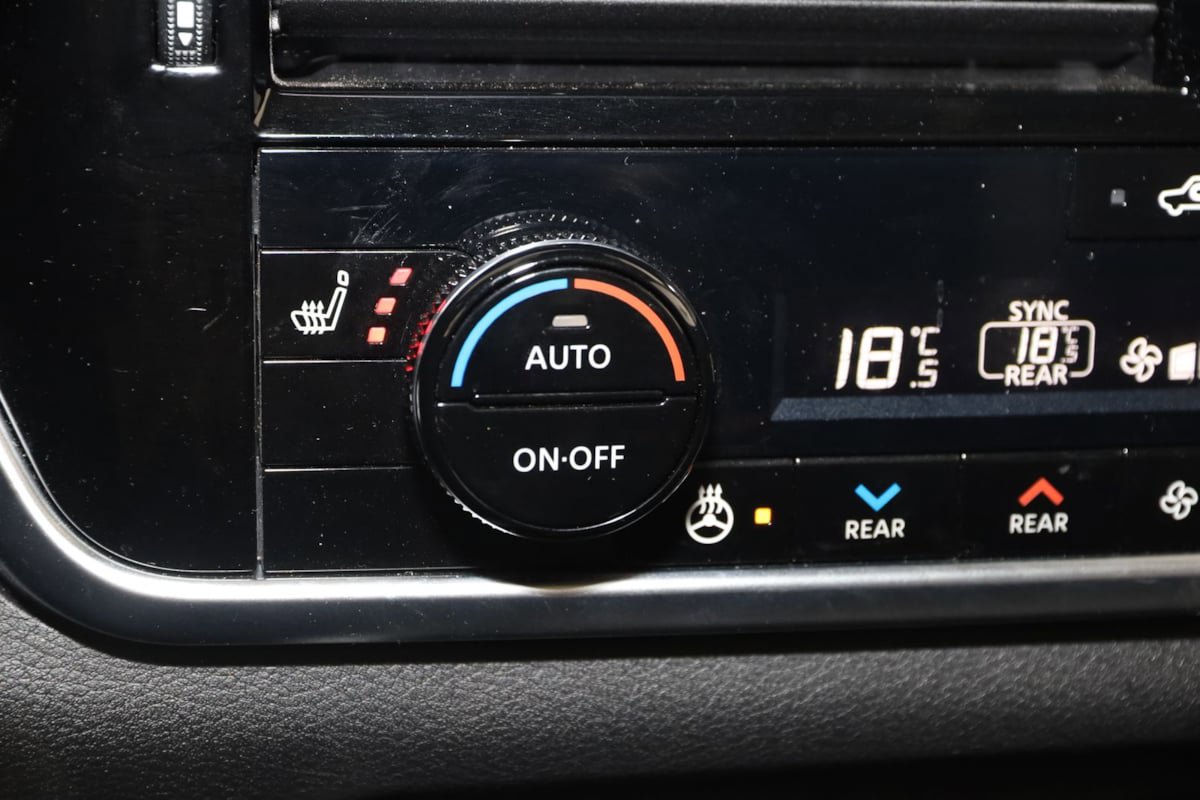 Used 2025 Nissan Rogue SL w/ Tech Package FWD image 8