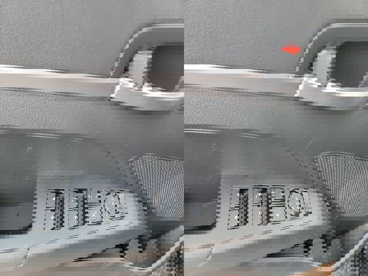 Used 2020 Hyundai Elantra SE w/ Cargo Package (C1) image 11