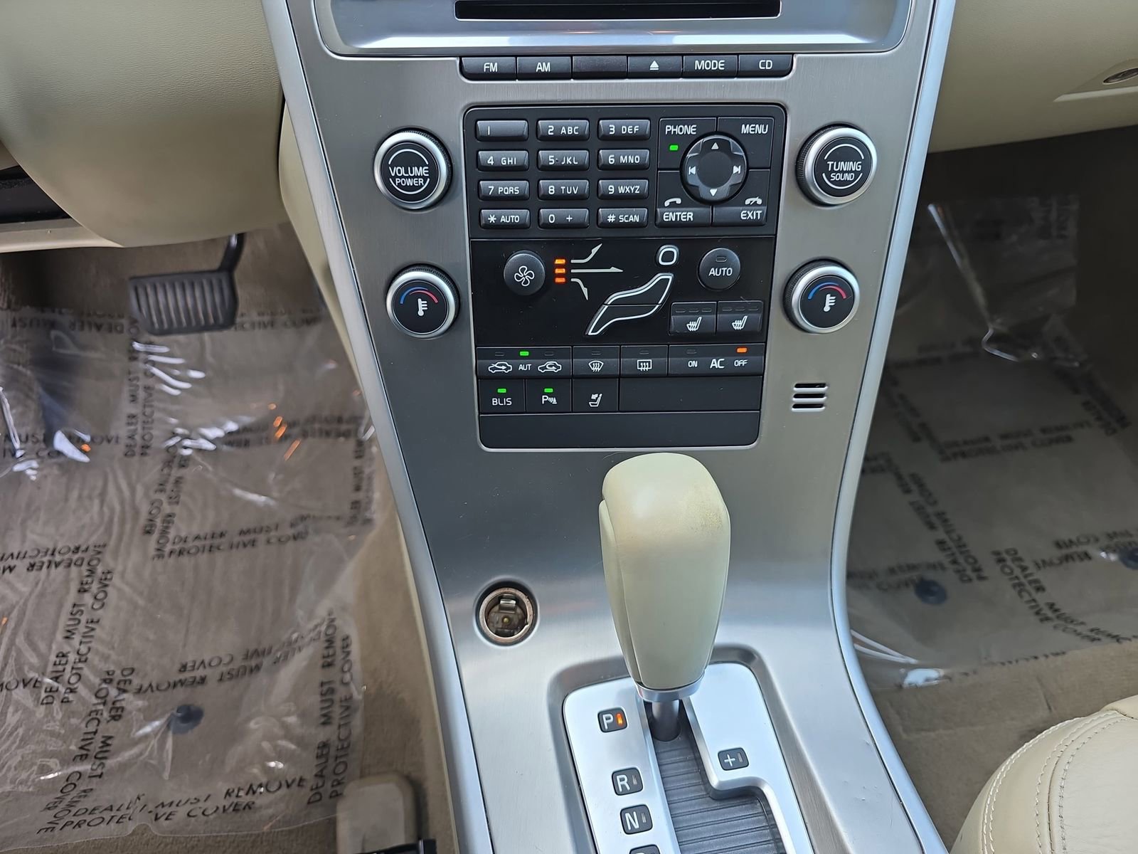 Used 2011 Volvo XC60 3.2 R-Design image 25