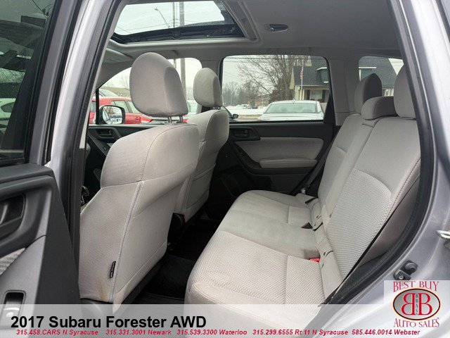 Used 2017 Subaru Forester 2.5i Premium w/ All-Weather Package image 5
