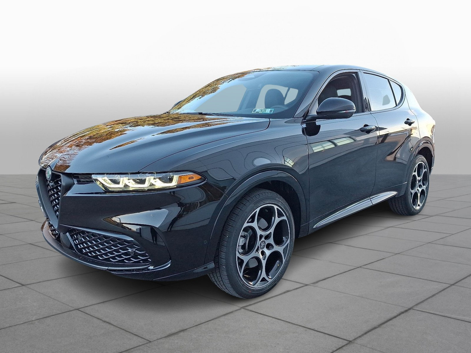 New 2025 Alfa Romeo Tonale AWD w/ Premium Package image 2