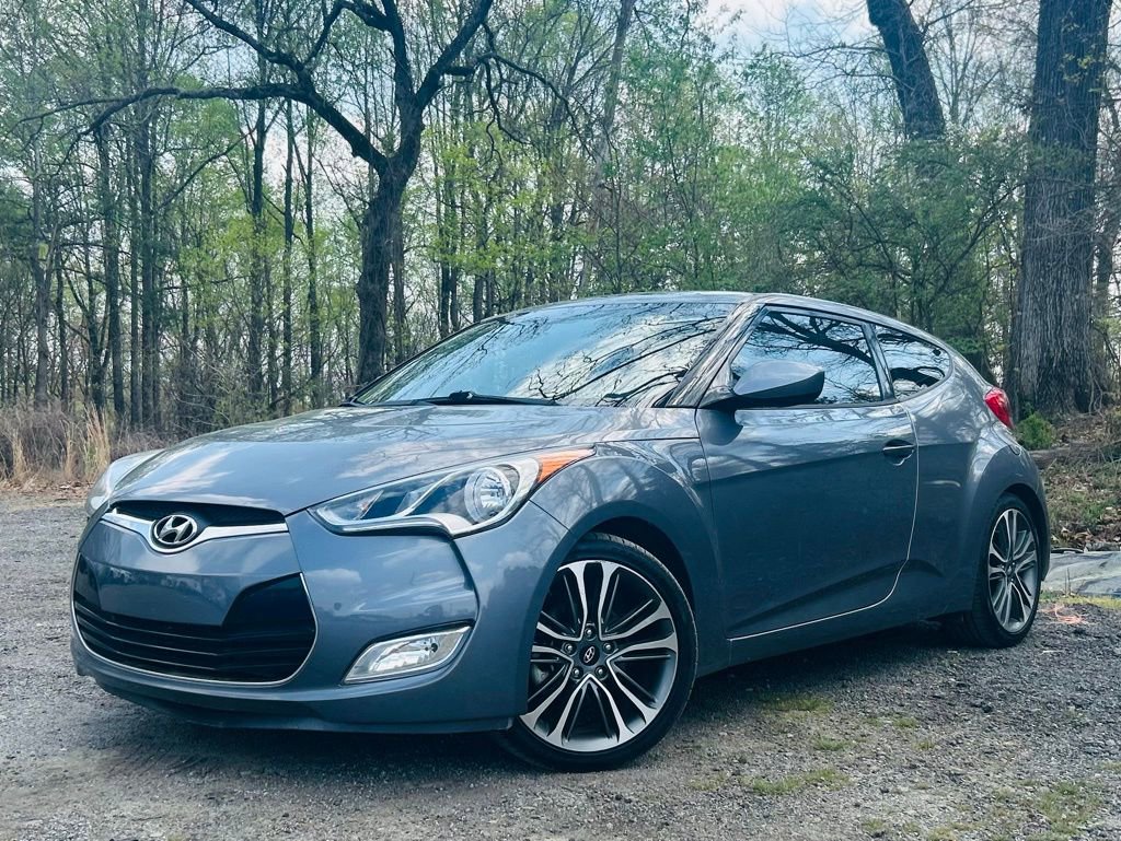 Used 2017 Hyundai Veloster image 2