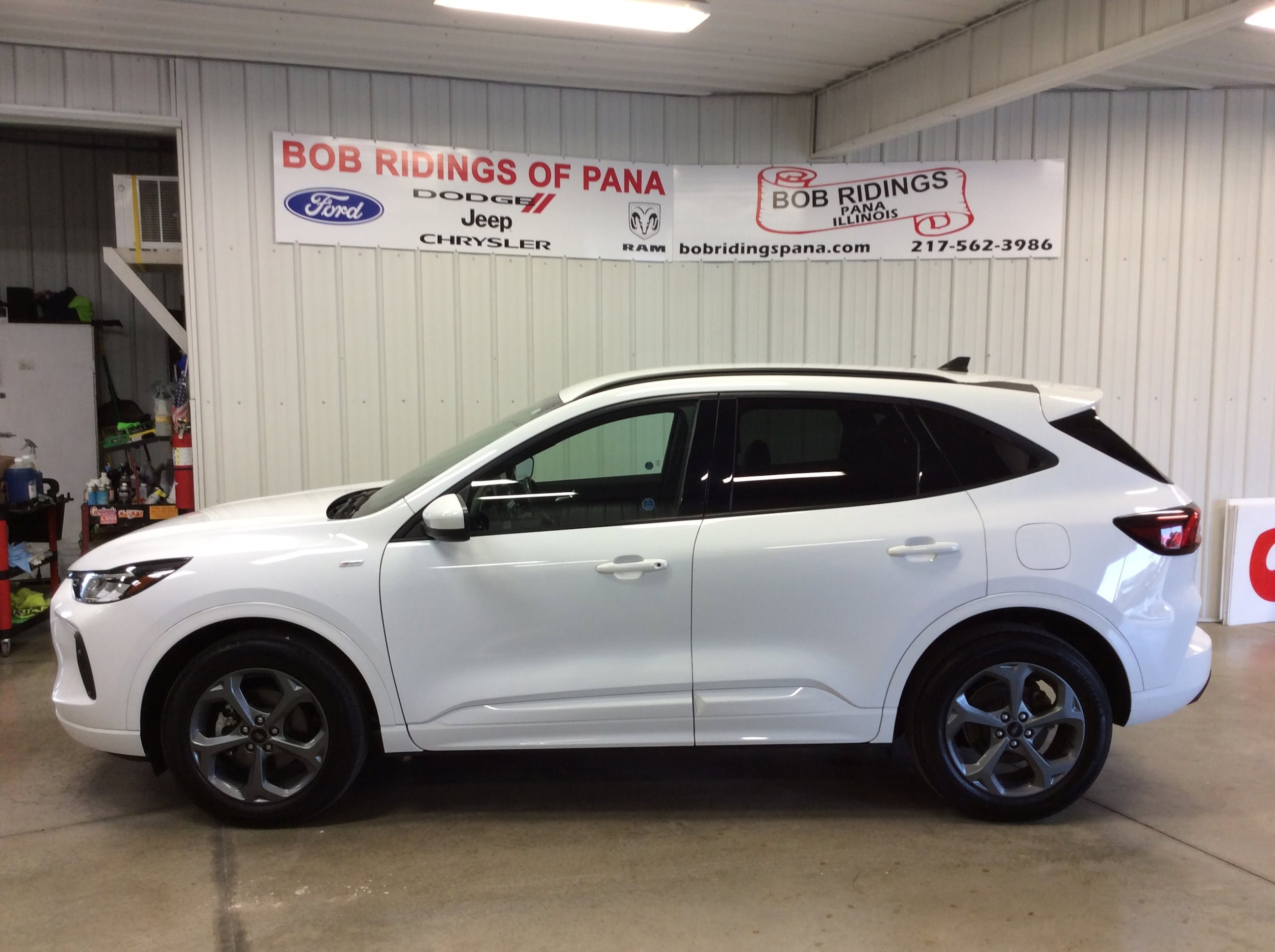 Used 2023 Ford Escape ST-Line Select AWD/4WD image 2