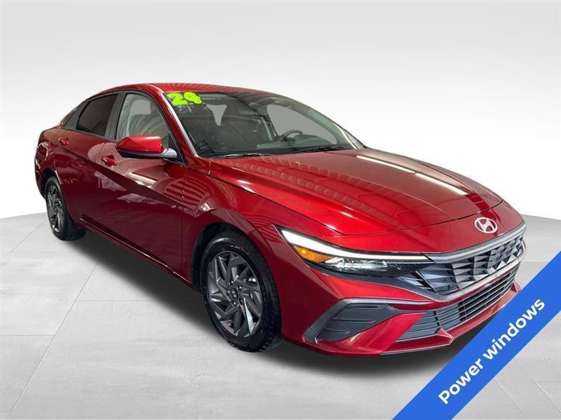 Used 2024 Hyundai Elantra SEL FWD image 3