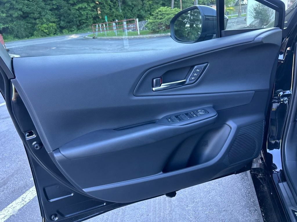 New 2026 Toyota Prius Plug-In Hybrid FWD image 10