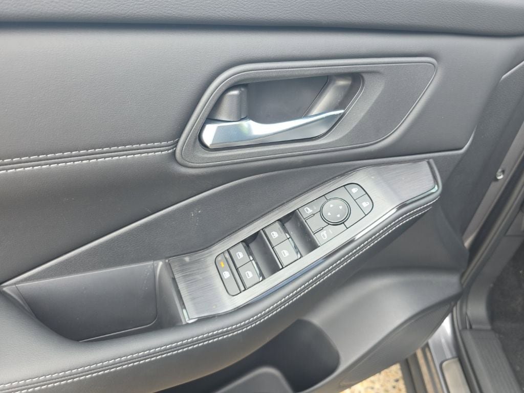 New 2026 Nissan Rogue SV image 16