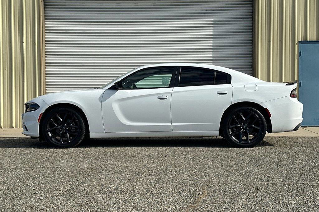 Used 2022 Dodge Charger SXT w/ Blacktop Package image 3