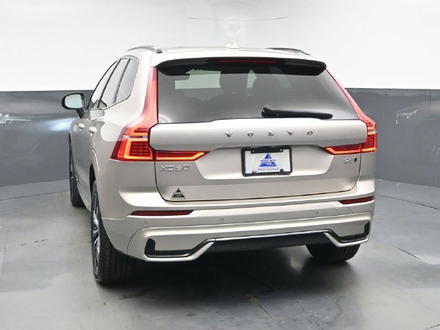 Used 2024 Volvo XC60 B5 Plus w/ Climate Package AWD/4WD image 7