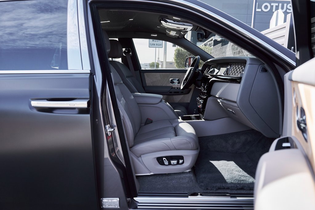 Used 2025 Rolls-Royce Phantom image 24