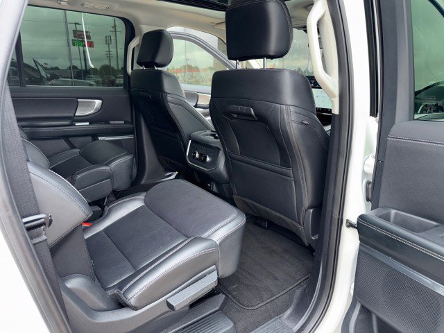Used 2025 Ford Expedition Max Platinum AWD/4WD image 17