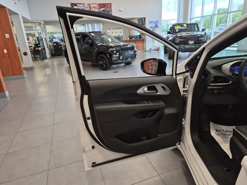 New 2026 Chrysler Pacifica Limited w/ S Appearance Package image 13