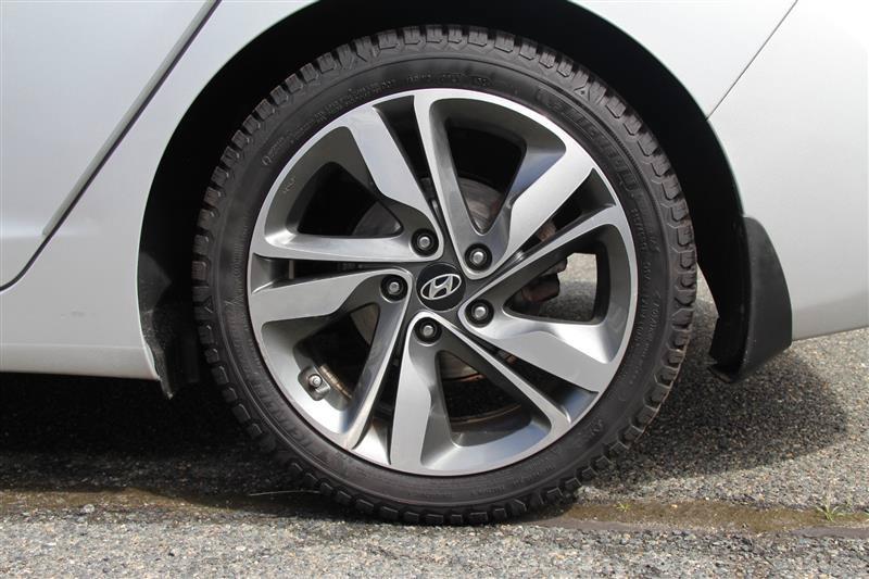 Used 2015 Hyundai Elantra Limited w/ Option Group 05 FWD image 15
