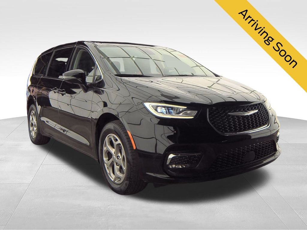 Used 2024 Chrysler Pacifica Limited AWD/4WD image 1
