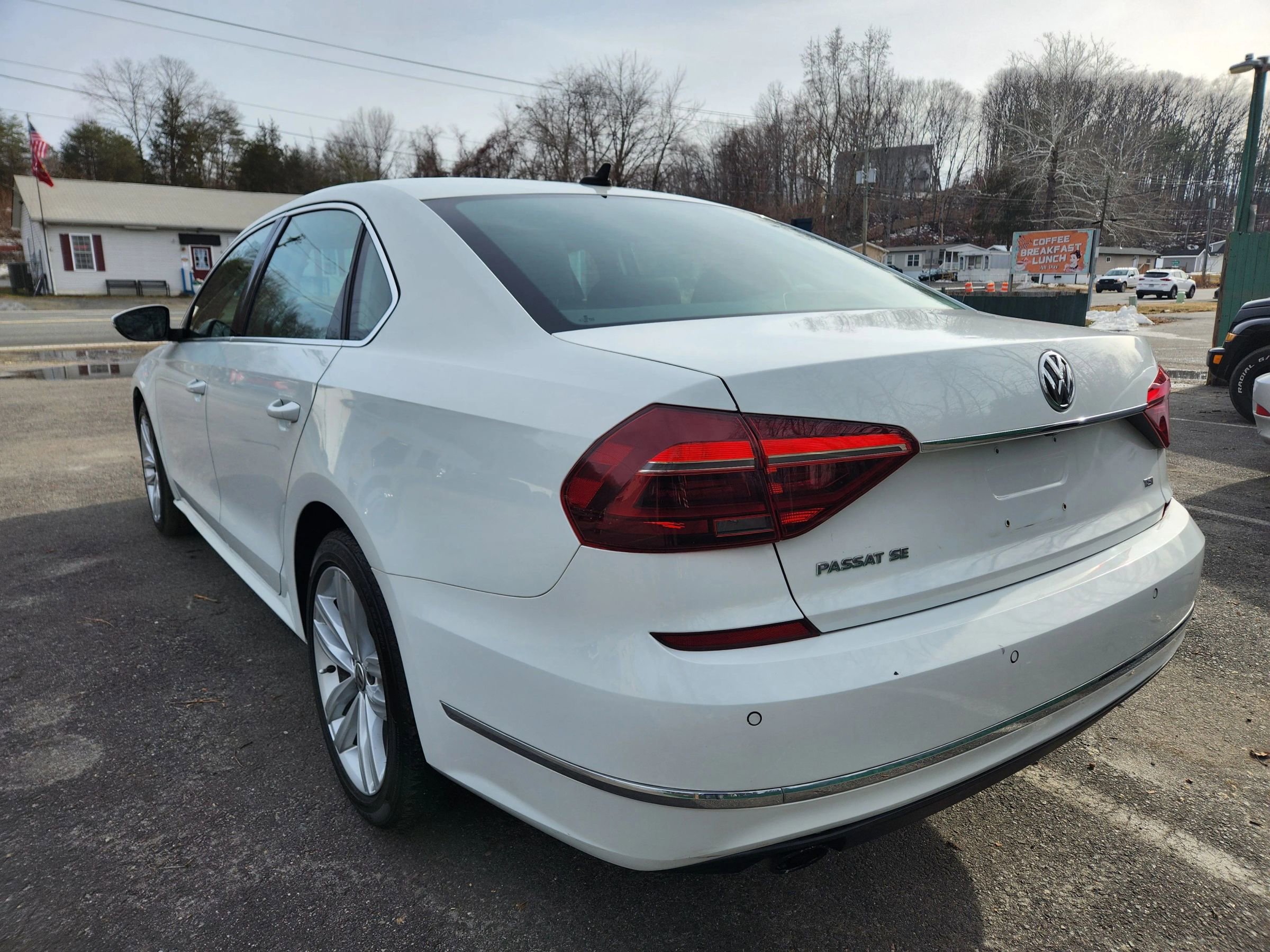 Used 2018 Volkswagen Passat 2.0T SE image 10