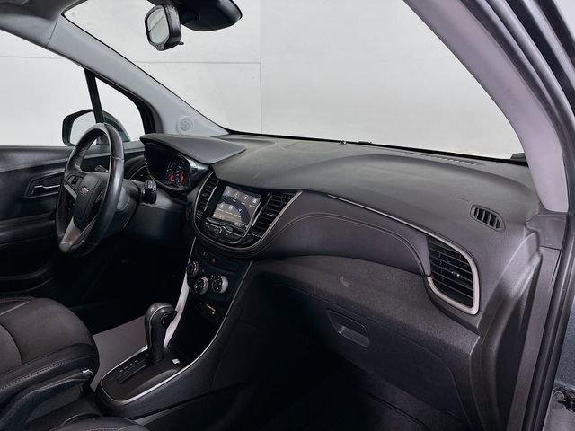Used 2018 Chevrolet Trax LT w/ Sun & Sound Package image 28