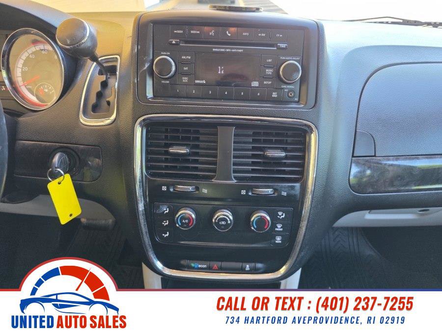 Used 2014 Dodge Grand Caravan American Value Package w/ UConnect Hands-Free Group FWD image 16