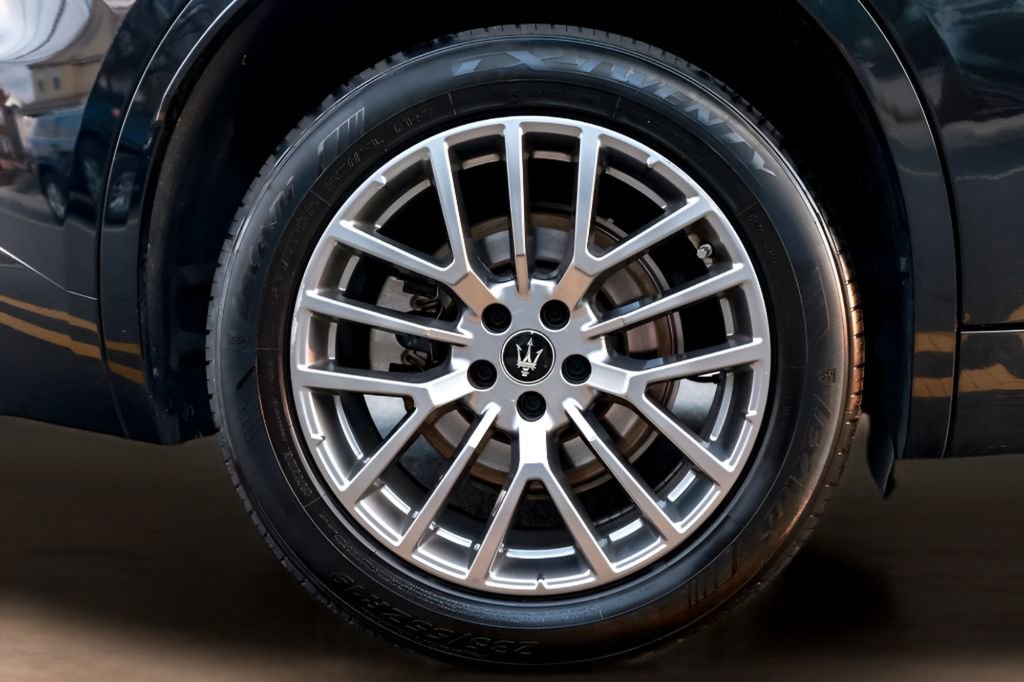 Used 2024 Maserati Grecale GT image 33