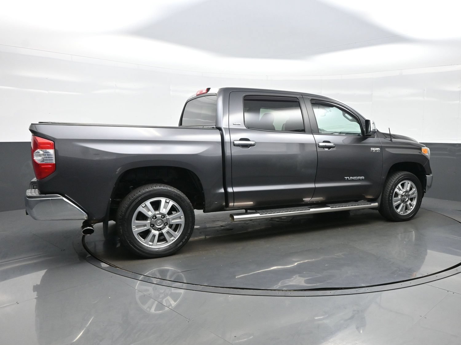 Used 2017 Toyota Tundra SR5 w/ SR5 Upgrade Package AWD/4WD image 6