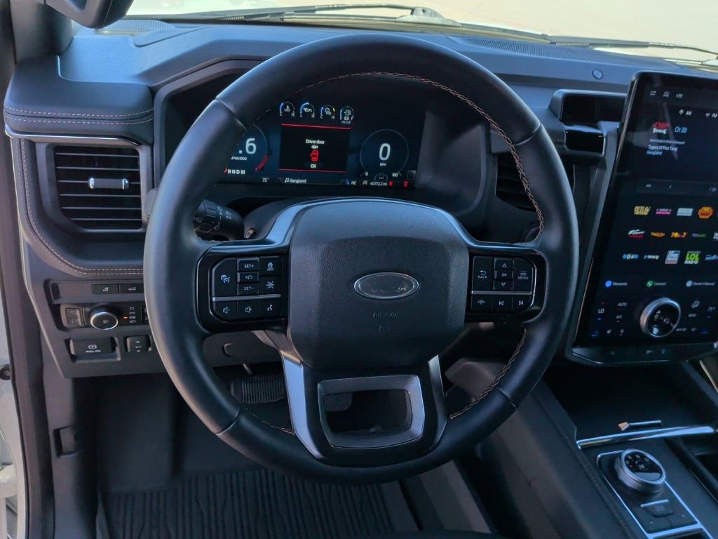 Used 2024 Ford Expedition Platinum image 18