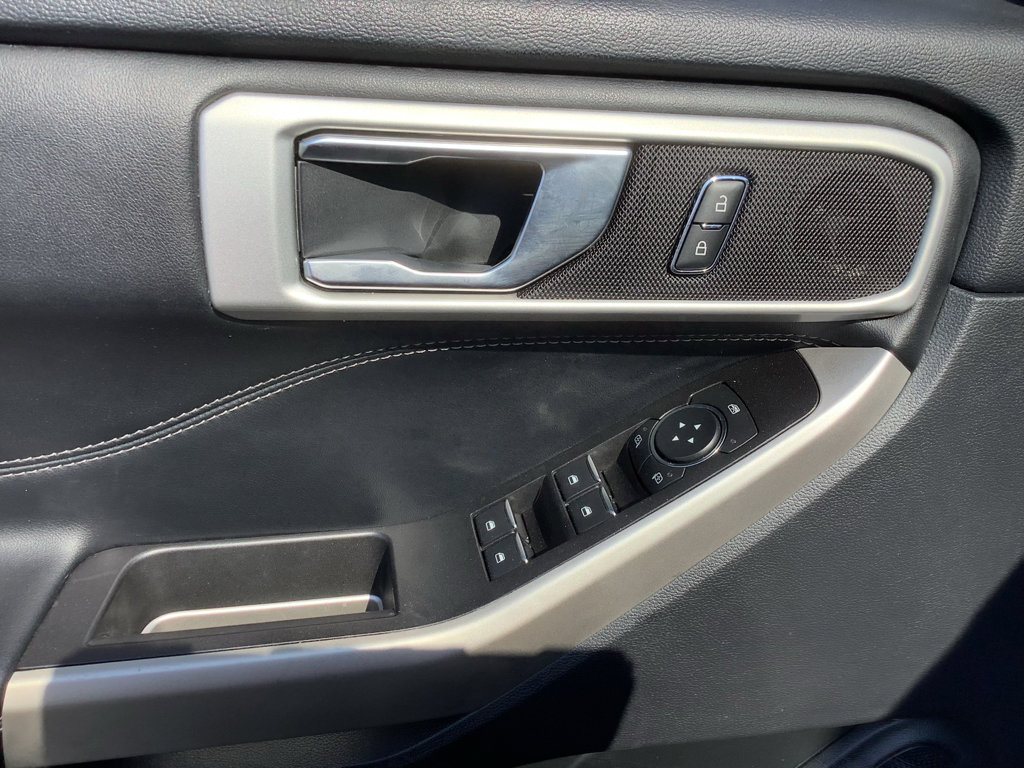 Used 2022 Ford Explorer XLT image 12
