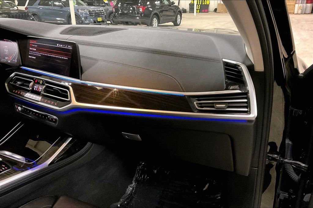 Used 2019 BMW X7 xDrive40i w/ Cold Weather Package image 15