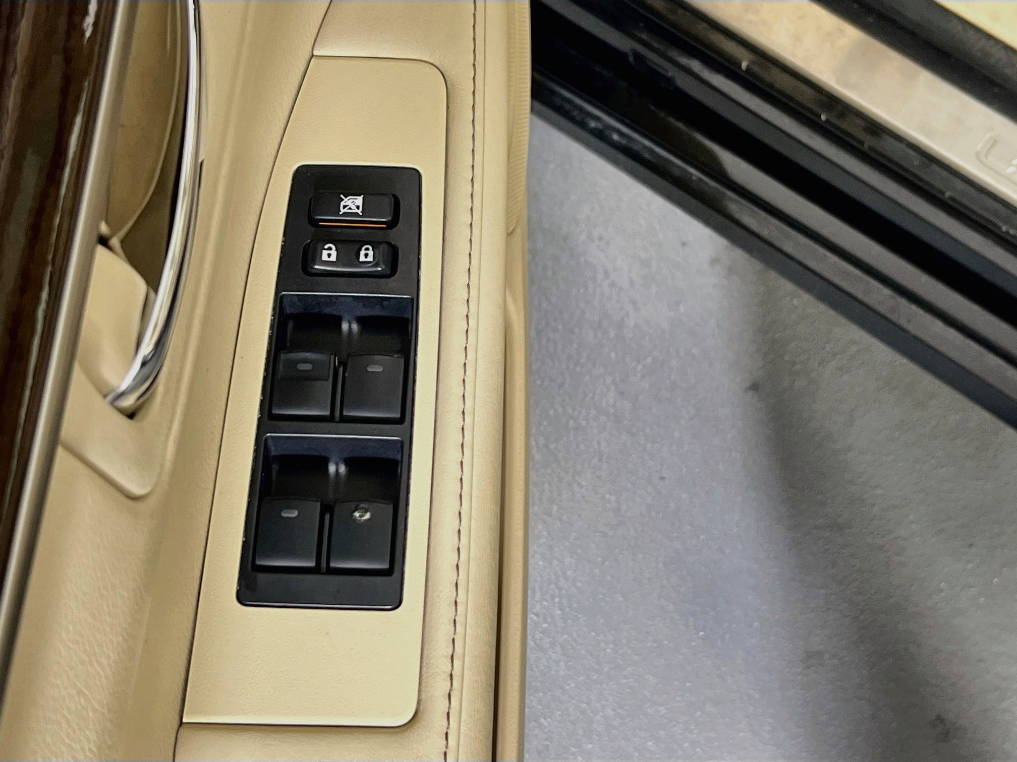 Used 2015 Lexus ES 350 w/ Luxury Package FWD image 18