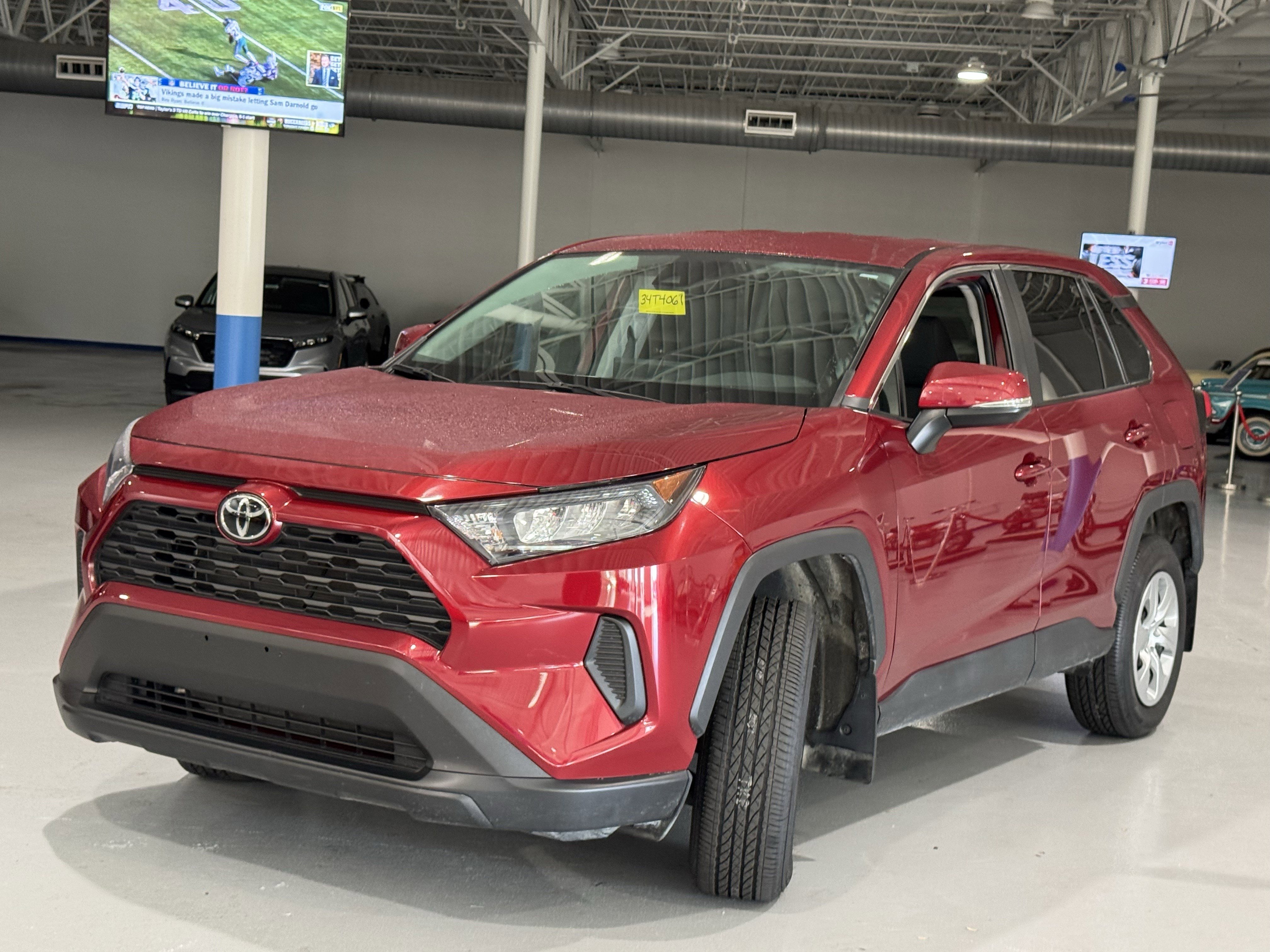 Used 2022 Toyota RAV4 LE image 15