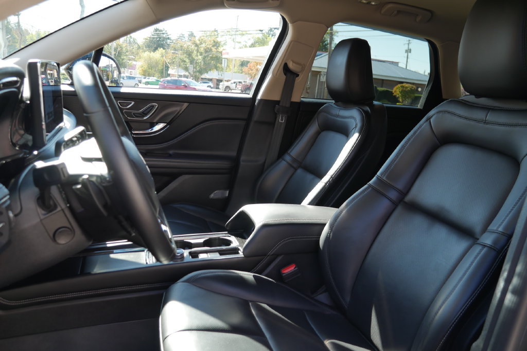 Used 2024 Lincoln Corsair AWD w/ Equipment Group 101A image 20