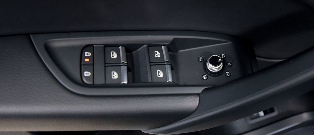 Used 2023 Audi Q5 2.0T Premium w/ Convenience Package image 18