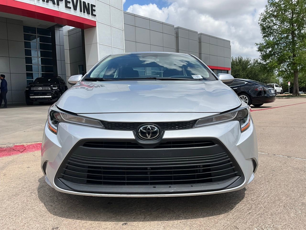 Used 2025 Toyota Corolla LE image 3