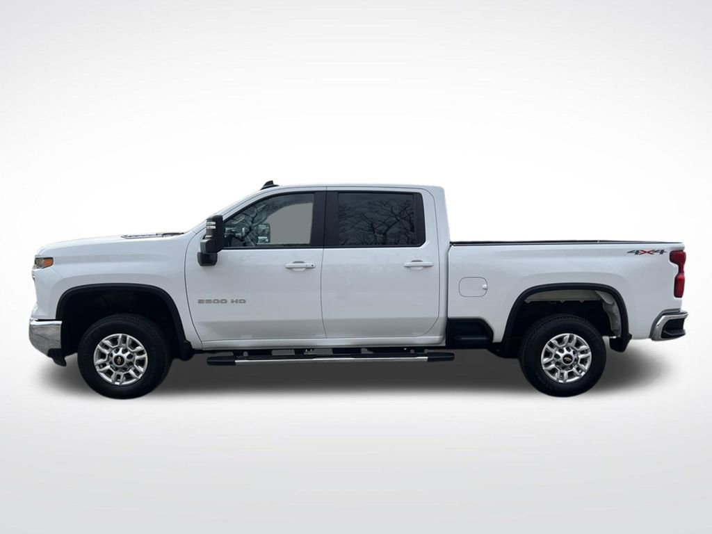 Used 2025 Chevrolet Silverado 2500 LT w/ Convenience Package AWD/4WD image 2