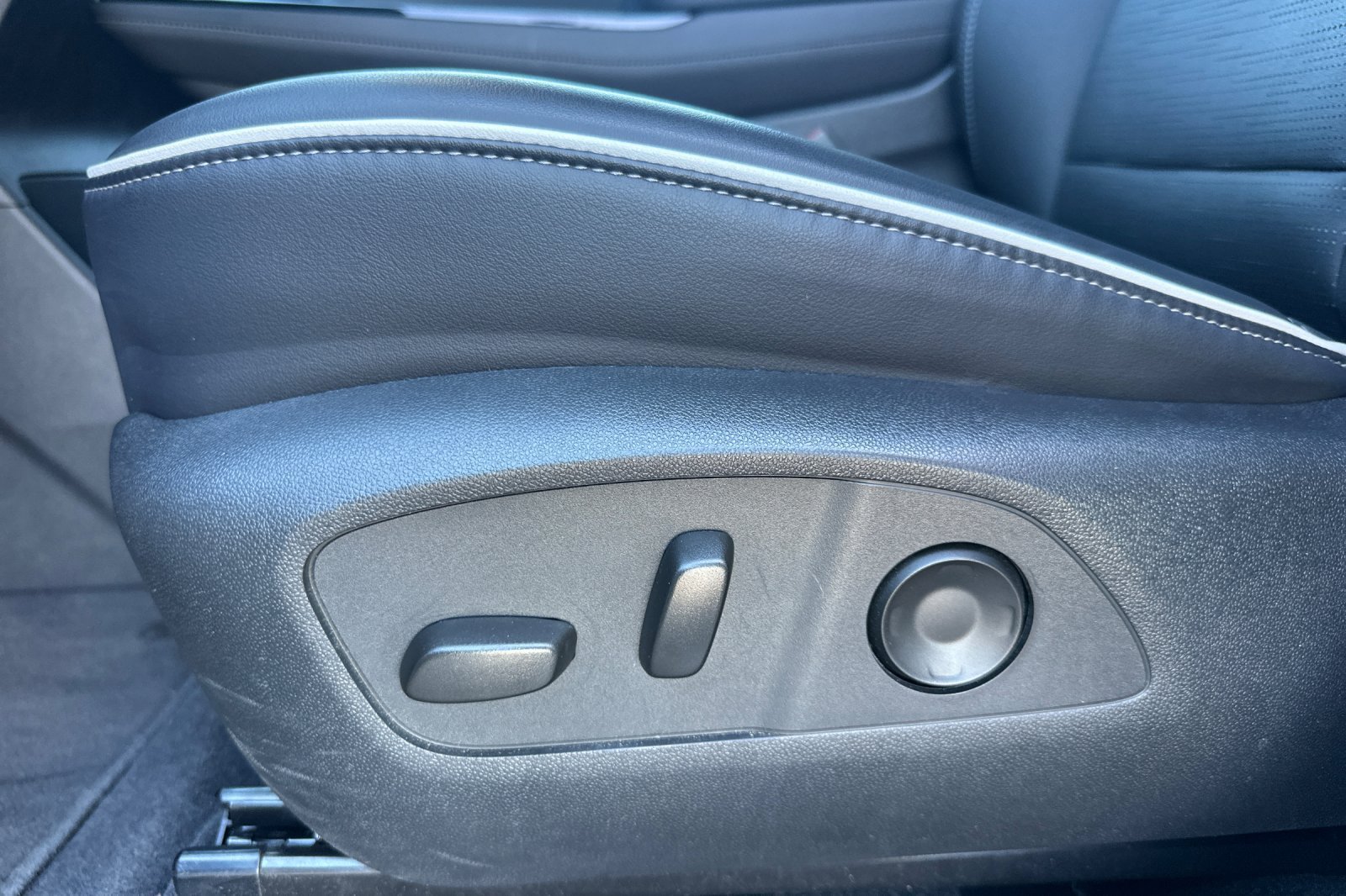 Used 2026 Buick Enclave Sport Touring AWD/4WD image 13