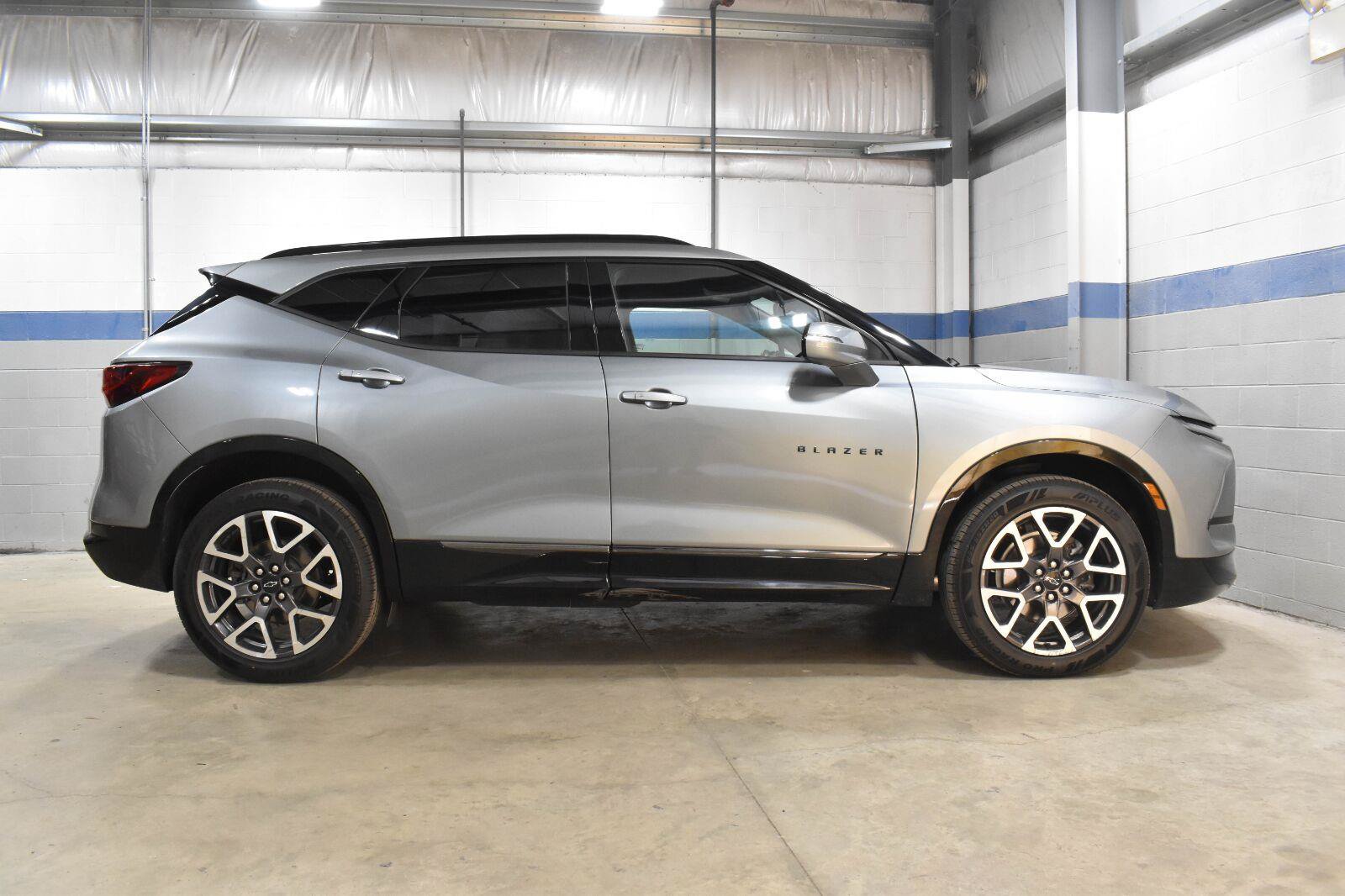Used 2025 Chevrolet Blazer RS FWD image 26