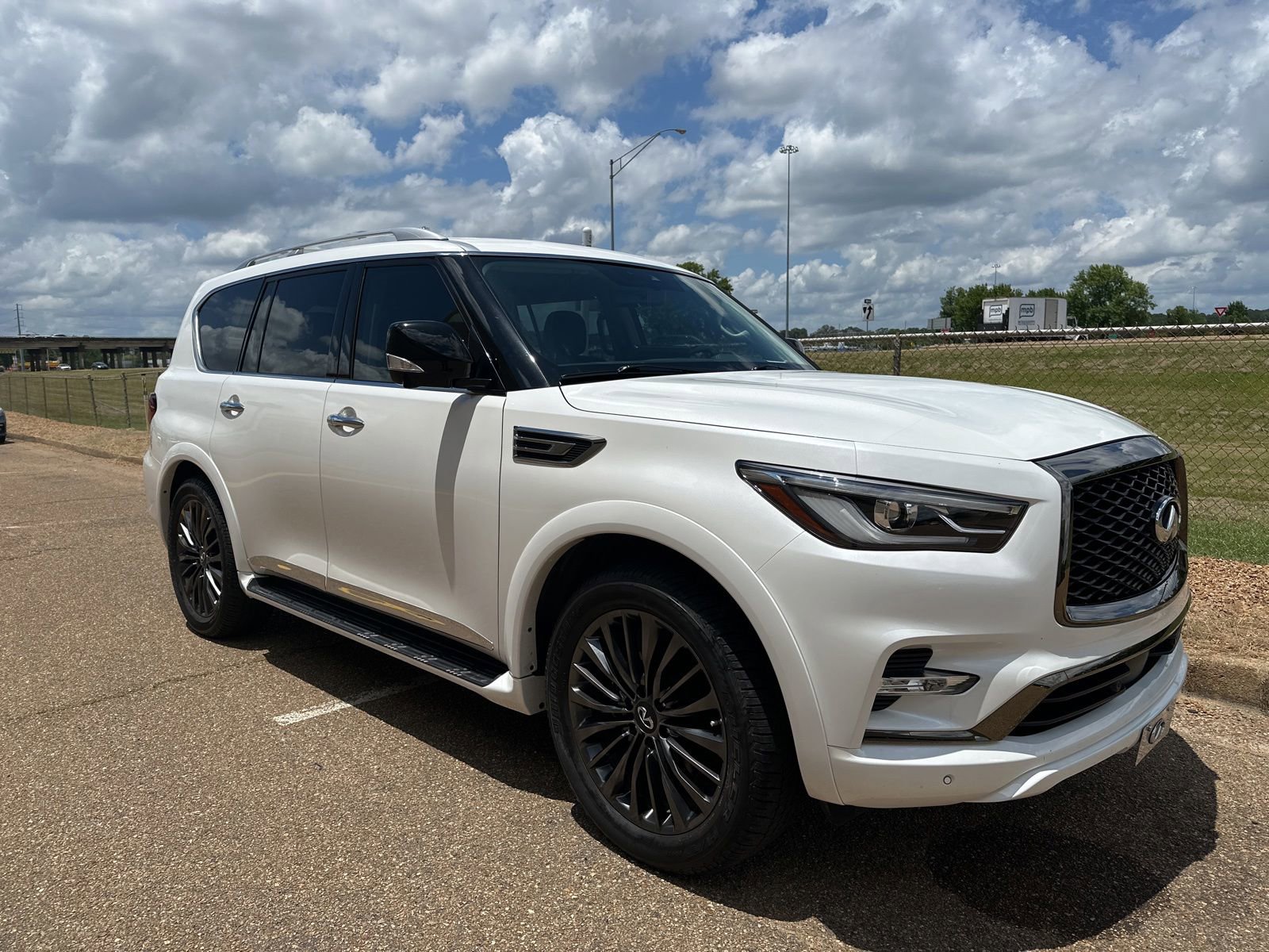 Used 2023 INFINITI QX80 Premium Select w/ Cargo Package RWD image 3