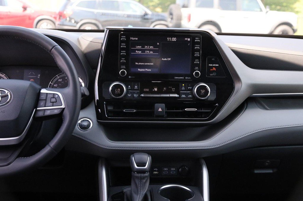 Used 2022 Toyota Highlander LE AWD/4WD image 26