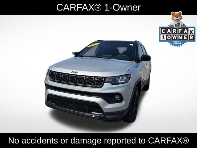 Used 2024 Jeep Compass Latitude w/ Sun and Sound Group AWD/4WD image 2