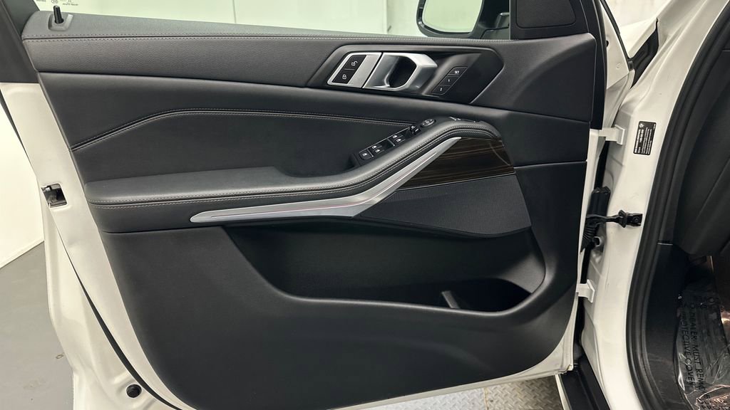 Used 2023 BMW X5 xDrive40i w/ Climate Comfort Package image 16