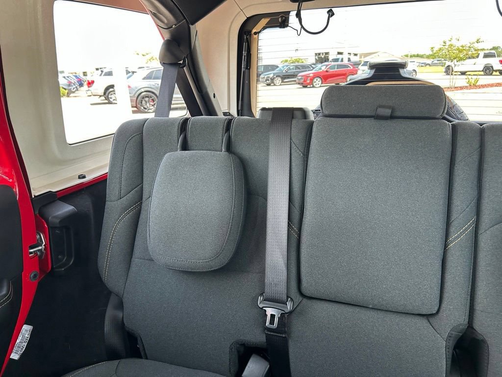 Used 2025 Jeep Wrangler Unlimited Sahara AWD/4WD image 12