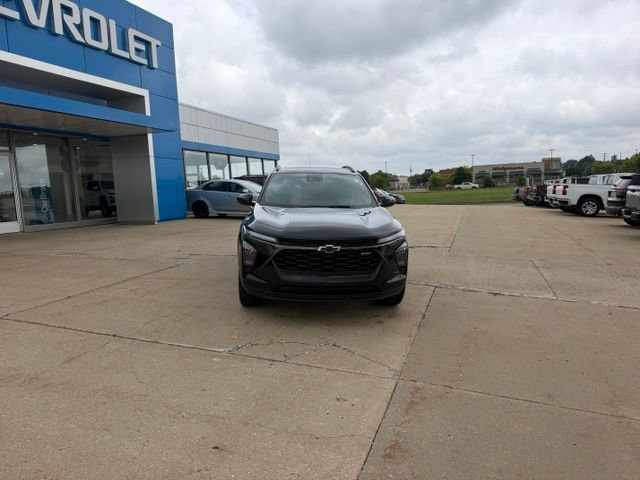 Used 2024 Chevrolet Trax RS w/ Sunroof Package FWD image 9